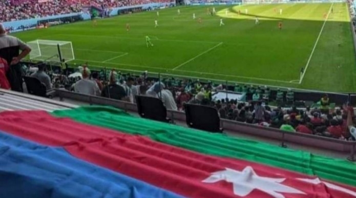 Futbol üzrə dünya çempionatında nəhəng Azərbaycan bayrağı... - FOTO