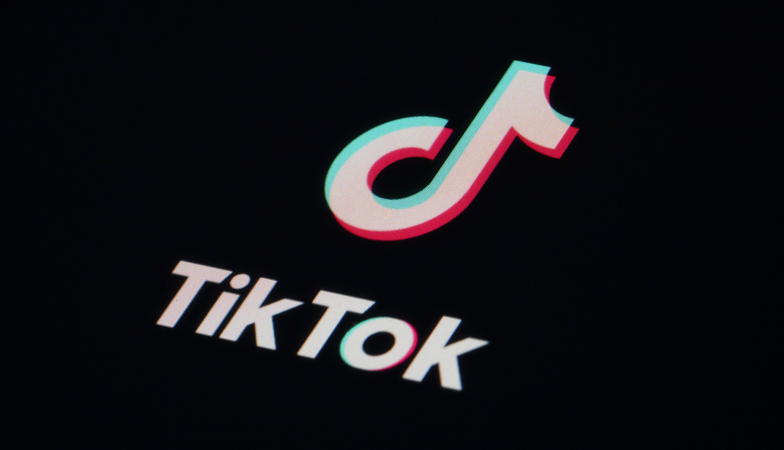 “TikTok” Türkiyədə məzmun siyasətinə yenidən baxacağına söz verib