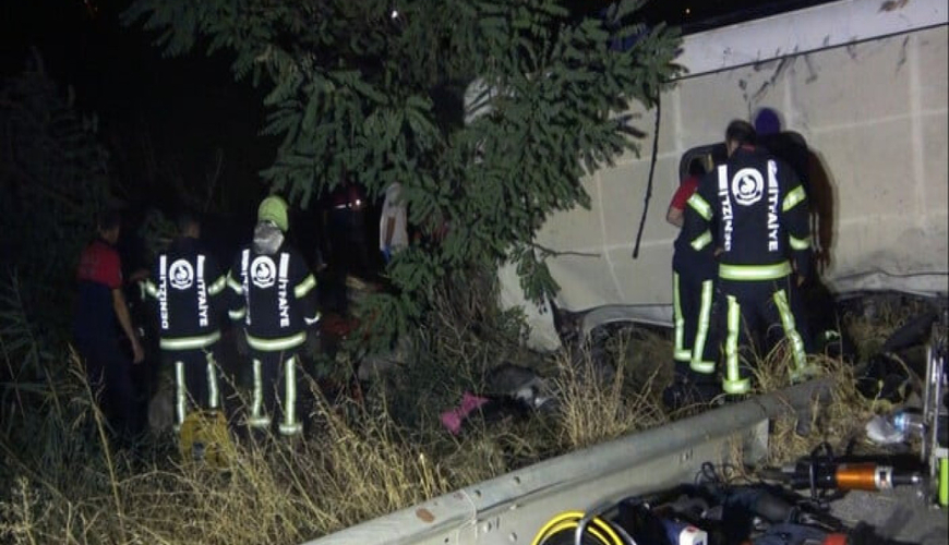 Türkiyədə TIR avtobusla toqquşub 6 nəfər ölüb, 43-ü yaralanıb