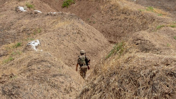 Армяне теперь пытались подкопаться к позициям азербайджанской армии в направлении Агдама