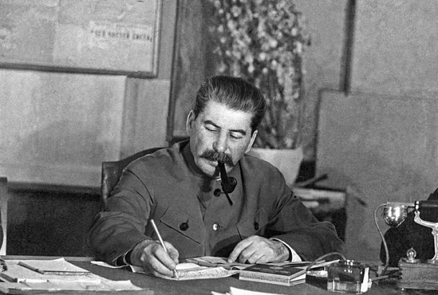 Stalin_in_March_1935 (1).jpg (108 KB)