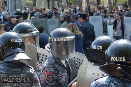 Paşinyan xalqı sülhə “hazırlamaq” tapşırığı verdi: Polis erməniləri “öz üsulları” ilə başa salacaq