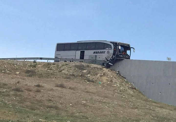 Məktəblilərin qəzaya düşdüyü avtobusun sürücüsü: Özüm onu daşa vuraraq... - VİDEO