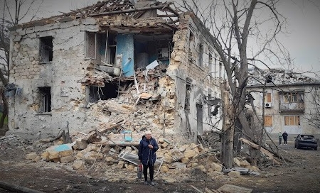 Fəlakət filmi: susuz, atəş altında, ölümə tərk edilmiş şəhər – Ukraynadan reportaj
