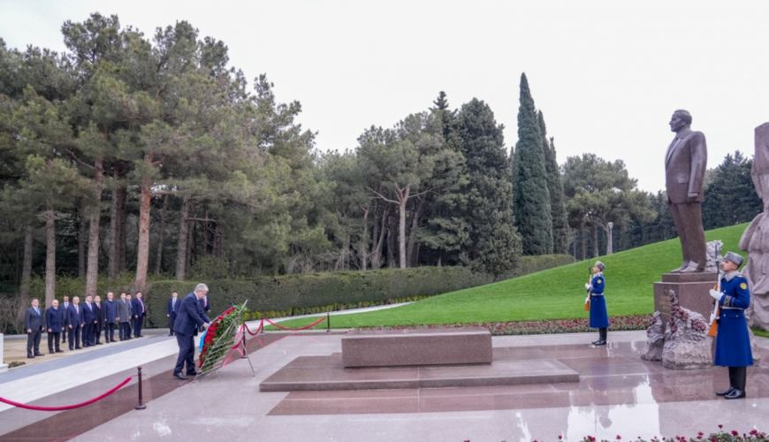 Токаев посетил могилу Гейдара Алиева - ФОТО