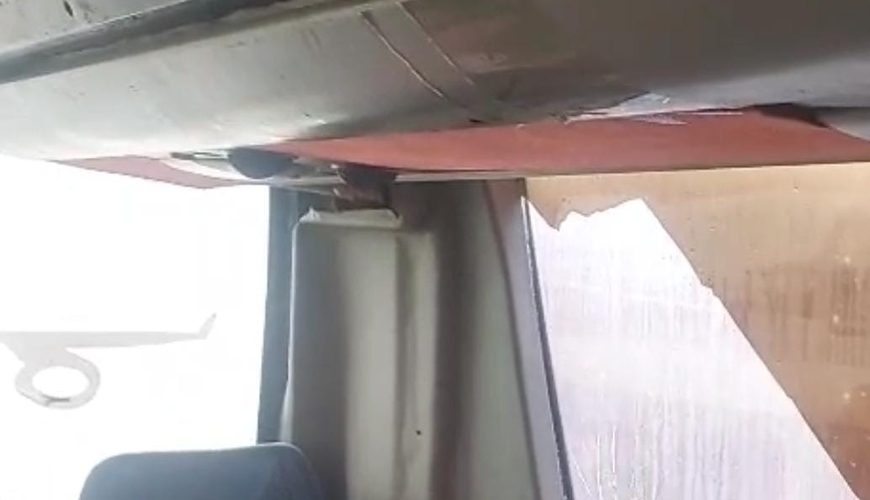 Mehdiabadda biabırçılıq: Şagirdlər su damcılayan avtobuslarla dərsə aparılır - VİDEO