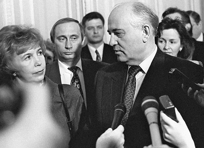 Putin-Gorbachev.jpg (90 KB)