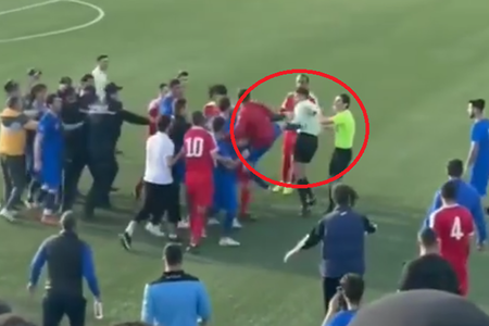Azərbaycan çempionatında biabırçılıq - Futbolçular hakimi döydü