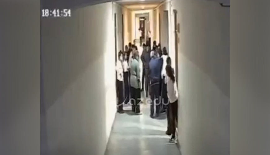 Boğazında çörək qalan şagirdi belə xilas etdilər- Anbaan görüntülər