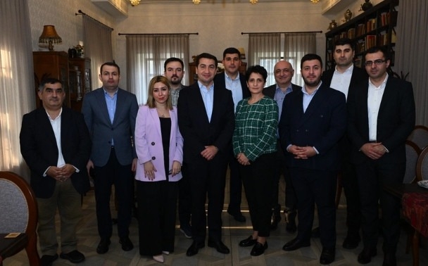 Ermənilər Hikmət Hacıyevlə Bakıdakı görüşdən sonra nələr yazdılar?
