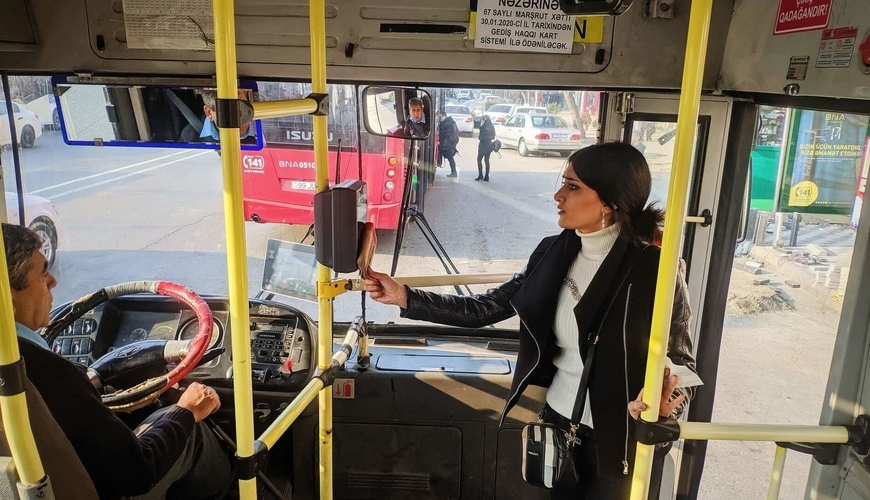 Поездки в автобусе можно будет оплатить банковской картой и телефоном