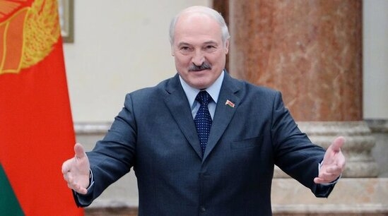 Lukaşenko iki od arasında - onu kim “yandıracaq”?