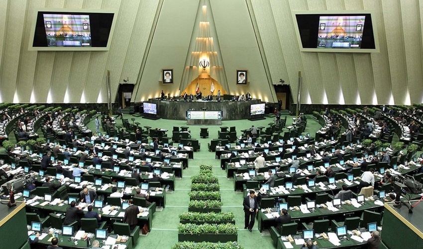 İran parlamenti etirazlara görə toplaşdı