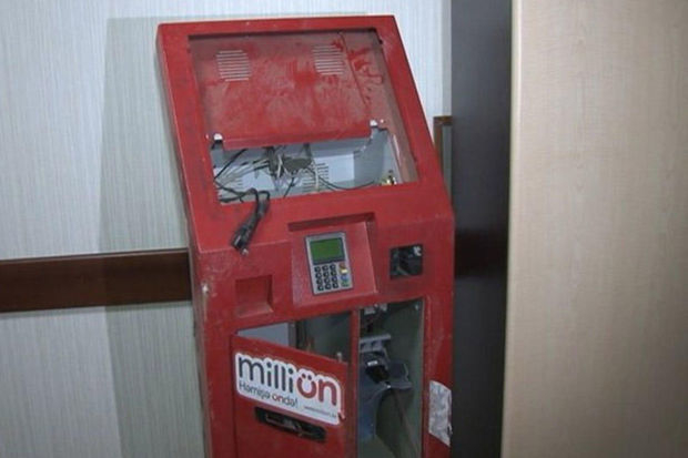 В Баку из платежного терминала похитили деньги