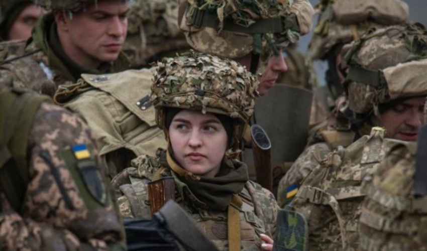 Ukrayna ordusunda xidmət edən qadınların sayı açıqlanıb
