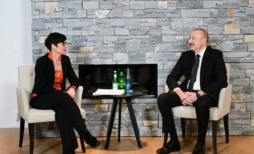 Prezident Davosda Avropa İttifaqının Genişlənmə üzrə komissarı ilə görüşüb