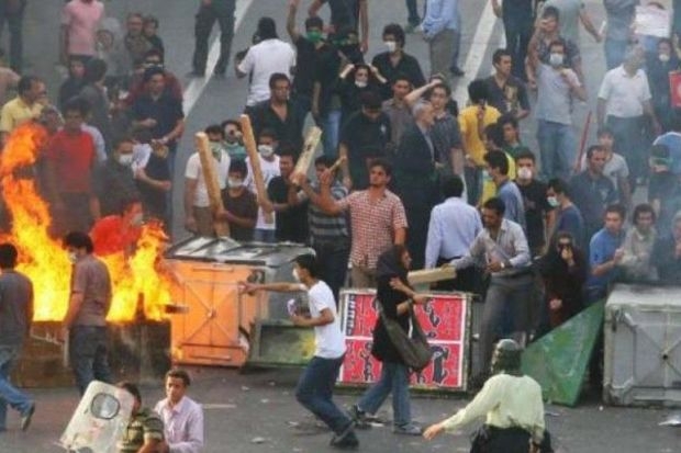 İranlı keçmiş deputat rejimi kəskin tənqid edən məqalə yazıb: “Axmaqlıq və xəyanətdir” - FOTO