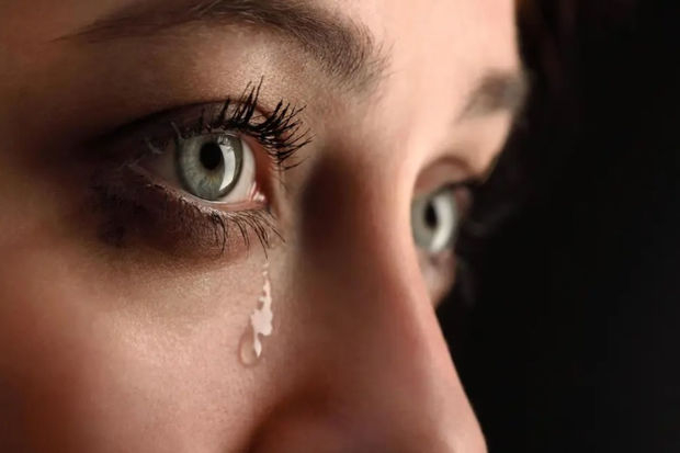 Ученые выяснили, что запах женских слез снижает агрессию у мужчин