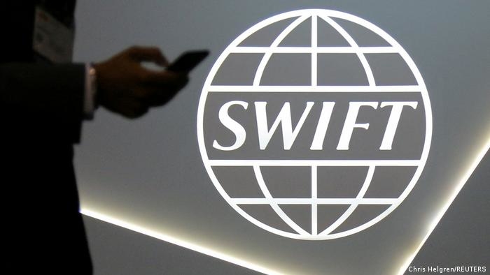Rusiyanın 3 böyük bankı bu gün SWIFT-dən ayrılır –Sanksiya “qurbanları” nə düşünür?