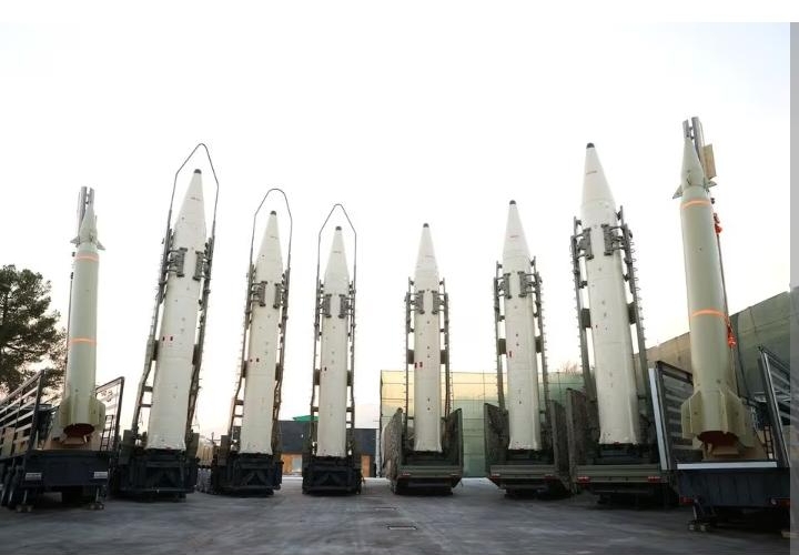 İran Rusiyaya yüzlərlə ballistik raket göndərib