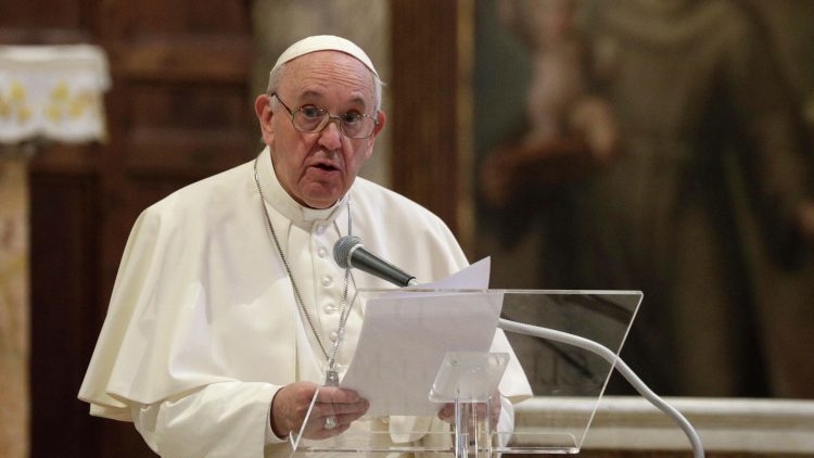 Папа Франциск посетовал на нежелание молодых людей жениться