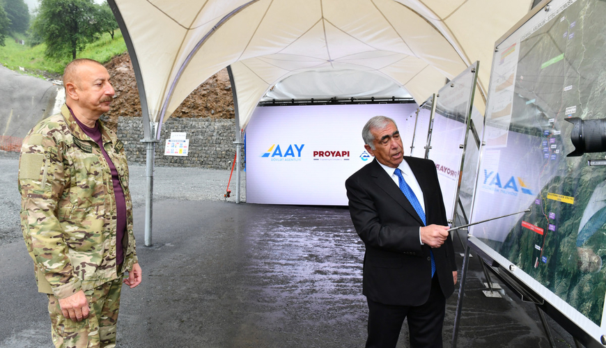 Prezident İlham Əliyev Göygöl rayonunda inşa edilən iki tunelin tikintisi ilə tanış olub