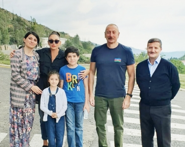 Маленькая жительница Лачина пригласила Алиевых на чай - ФОТО