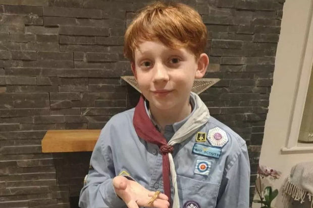 Британский школьник нашел 2000-летний римский браслет - ФОТО