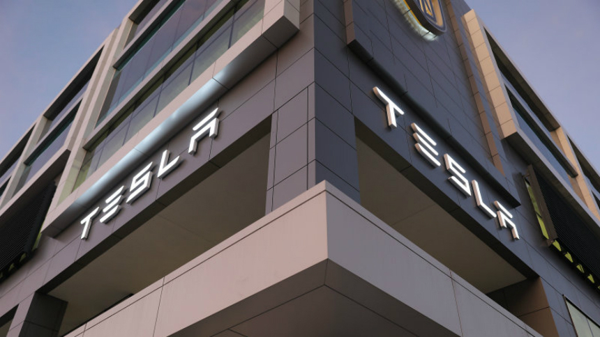 Рухнула прибыль Tesla
