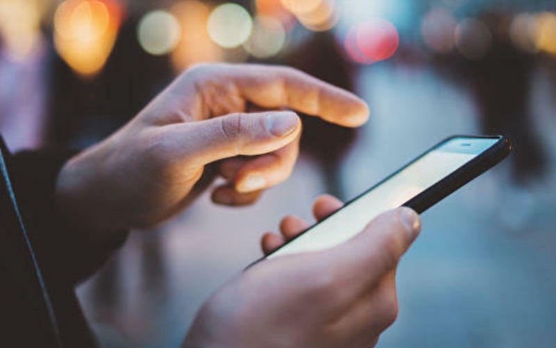 Bakıda sürücünün telefonunu götürüb qaçdılar