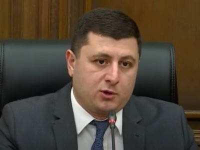Erməni deputat: “Ermənistan hakimiyyəti odun üstünə yağ tökür”
 