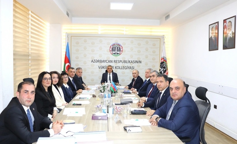 Azərbaycanda bir vəkilə xəbərdarlıq edildi, biri isə cərimələndi