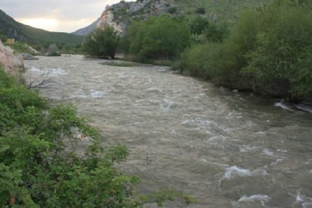 Армения продолжает загрязнять реку Охчучай