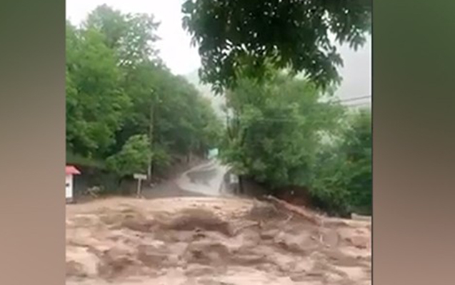 Sel səbəbindən İsmayıllı-Lahıc yolu bağlandı- Video