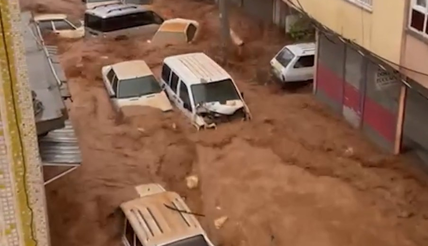 Fəlakətin ölçüsünü ortaya qoyan görüntülər! Şanlıurfada sel avtomobilləri belə uddu- VİDEO