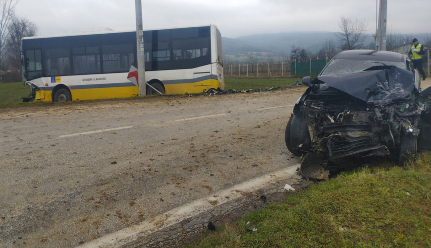 Türkiyədə avtobusla minik maşını toqquşudu: Ölən və yaralanan var