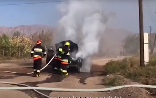 Naxçıvanda minik avtomobili yandı- Video