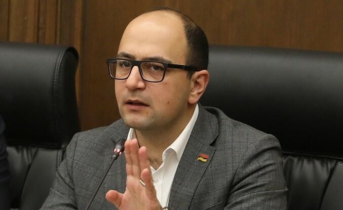 Ermənistanda parlamentin fraksiya rəhbəri prokurorluğa çağırılıb