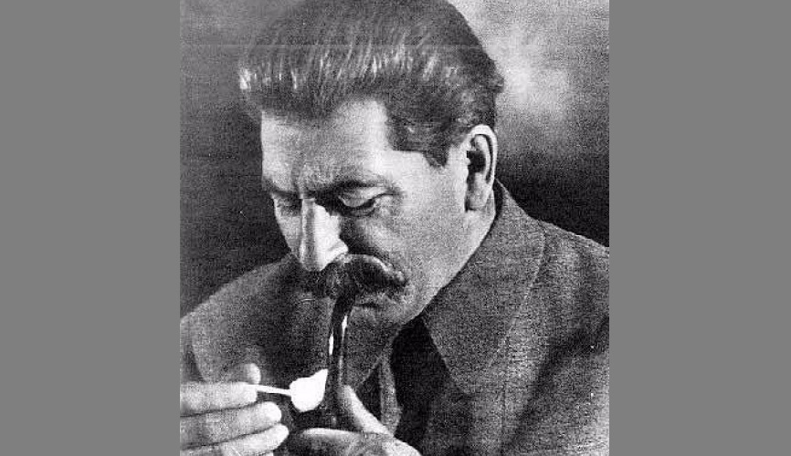 Stalinə qəlyan çəkməyə mane olan işçi – Hamı onun cəza alacağını gözlərkən, o, mükafat alıb