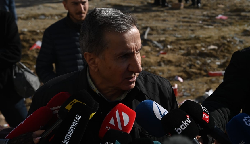 Partlayış baş verən plazanın sahibi: Binaya yeraltı qaz sızıb - VİDEO