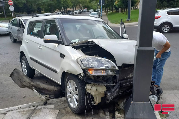 Bakıda iki minik avtomobili toqquşub - FOTOLAR