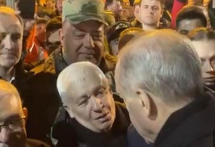Эрдоган встретился в Кахраманмараше с азербайджанскими спасателями и поблагодарил их