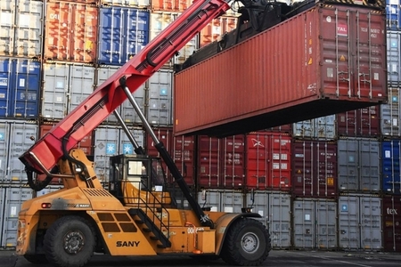 Nəhəng daşımaçılıq şirkəti Rusiyadakı 50 min konteynerini geri çəkir