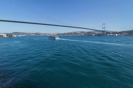 Движение судов в проливе Босфор полностью остановлено-
