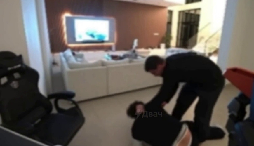 DƏHŞƏT! Azərbaycanlı bloqer canlı efirdə DÖYÜLDÜ (18+VİDEO)
