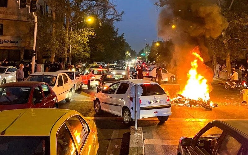 İranda etirazlar “Molotov kokteyli” mərhələsini keçir - əhali ölkədən qaçır