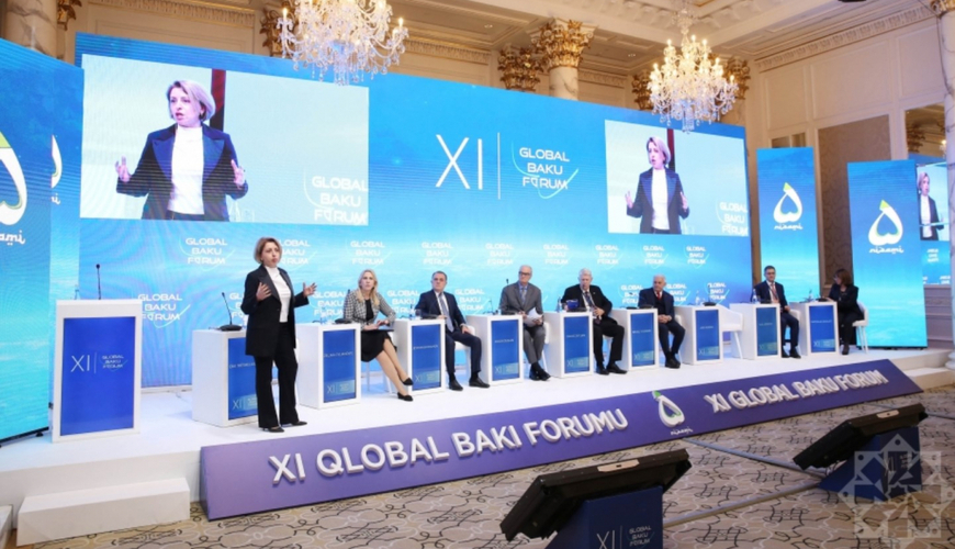 В Баку подискутировали о войне и мире - ФОТО