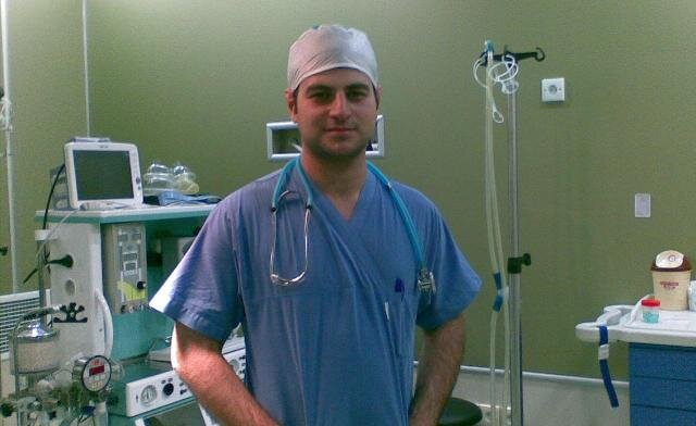 ELNUR-MEHRELI-PLASTIK-CERRAH-1RR.jpg (37 KB)