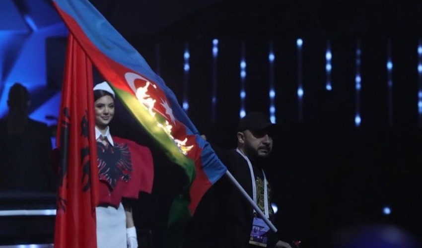 Azərbaycan bayrağını yandıran erməni işdən qovulub
