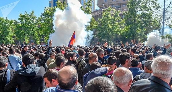 Ermənistanda keşiş Baqratın tərəfdarları həbs olunur
 